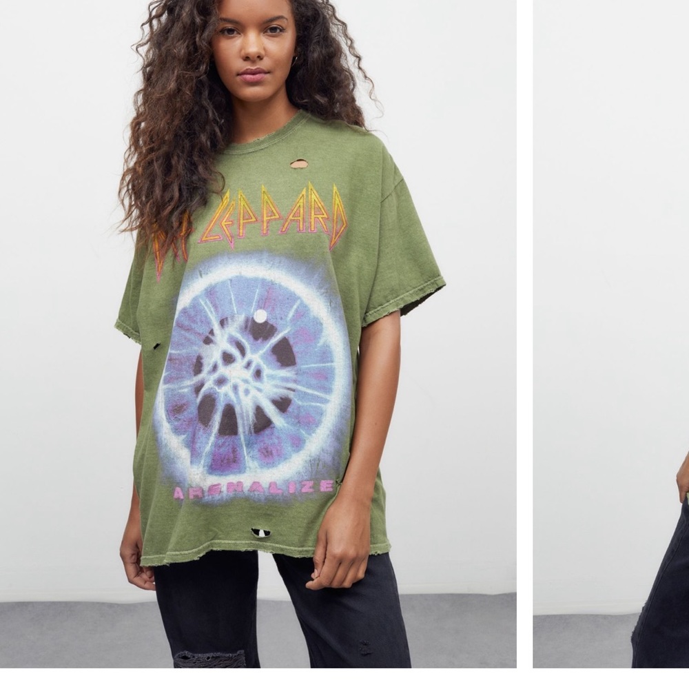 Brand new in package UO tee size s/m
